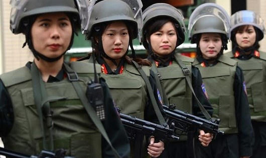 Cảm phục những b&ocirc;ng &ldquo;hoa hồng th&eacute;p&rdquo;