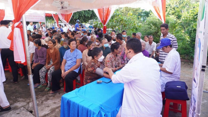 Hoạt động nhằm phát huy phẩm chất “Bộ đội Cụ Hồ”, Bệnh viện Quân y 120 góp phần thực hiện công tác đền ơn đáp nghĩa. Ảnh: Ngọc Cường