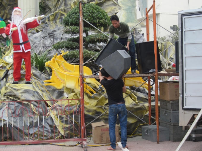 Mọi người vẫn đang tất bật chuẩn bị cho ngày Lễ Noel