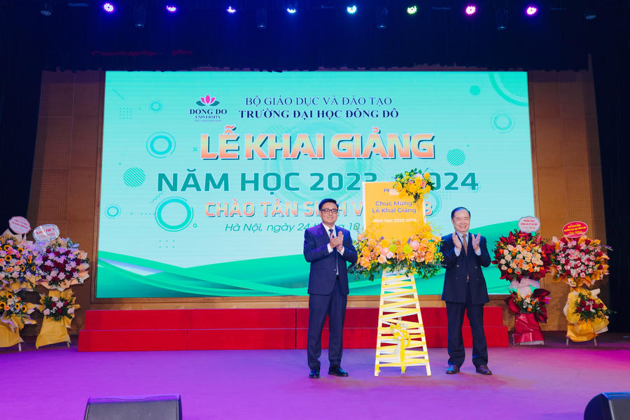 PVcomBank chúc mừng thầy cô và các sinh viên trong Lễ khai giảng năm học 2023- 2024