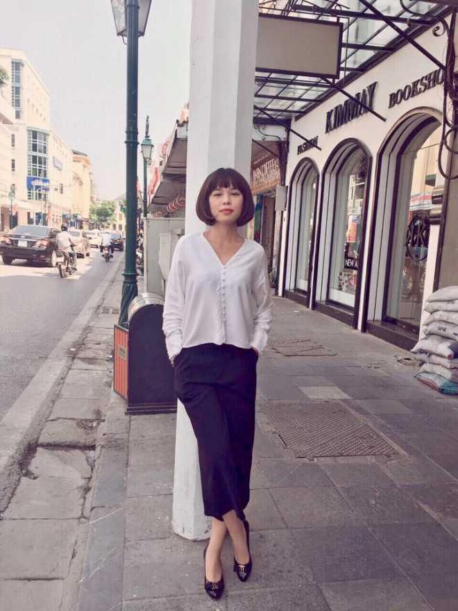 Không chỉ là một nhà văn Linh Lê còn làm việc trong lĩnh vực tài chính ngân hàng tại một ngân hàng lớn.