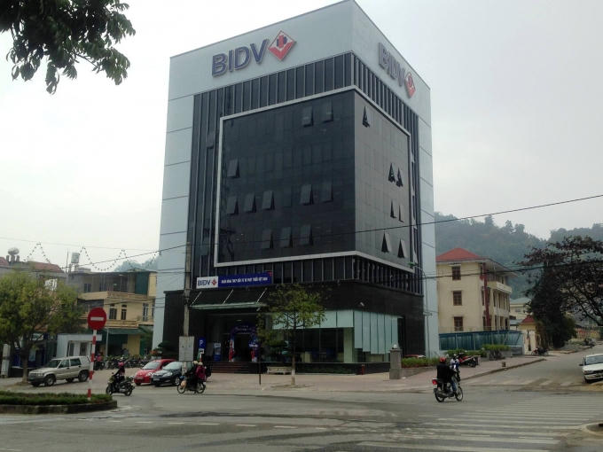 Sau khi được bàn giao, Ngân hàng BIDV Bắc Kạn đã thuê người bảo vệ công ty xi măng Bắc Kạn.