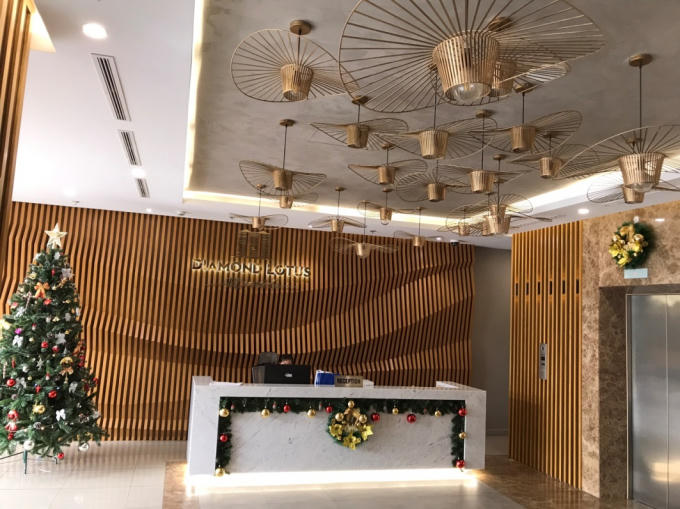 Không gian sảnh Block A của Diamond Lotus Riverside được trang hoàng để chào đón Giáng sinh.