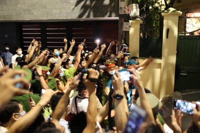 Khám xét nhà riêng, nơi làm việc của Chủ tịch Hà Nội Nguyễn Đức Chung - ảnh 1