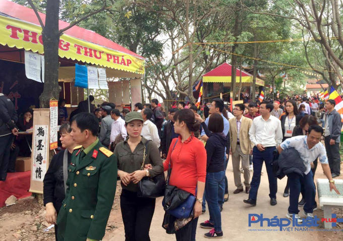 Mặc dù chưa phải là ngày chính nhưng ngay từ ngày hôm này Hội Lim đã thu hút rất nhiều du khách.