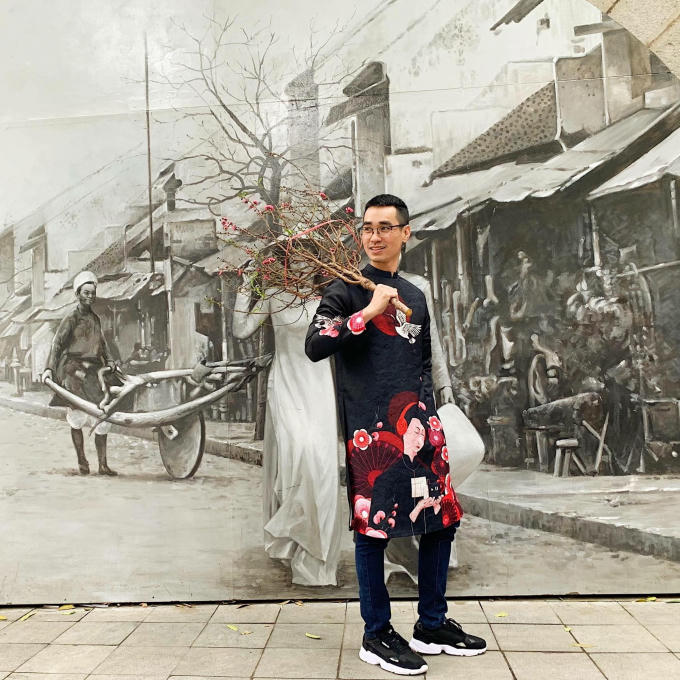Áo dài cho nam diện dịp Tết trẻ trung năng động.