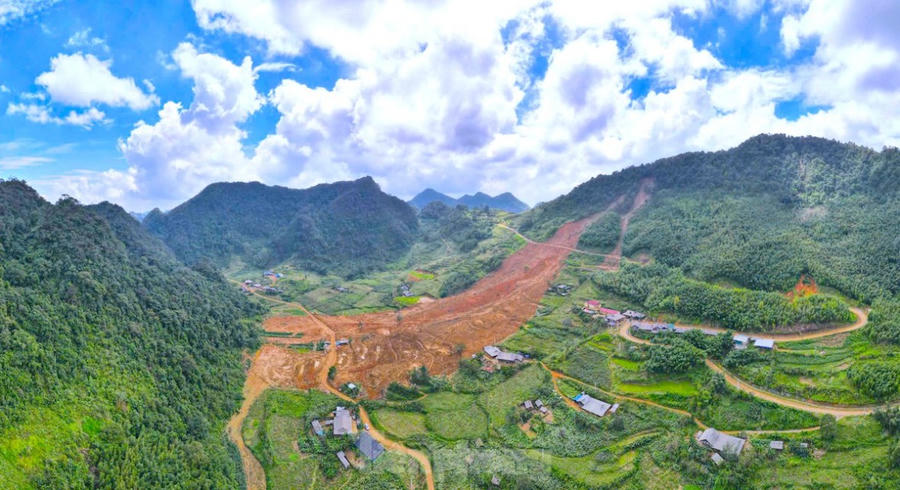 Vụ sạt lở xảy ra vào khoảng 1h sáng 9/9/2024 ở xã Ca Thành, huyện Nguyên Bình, Cao Bằng (Ảnh: Báo Tiền phong).