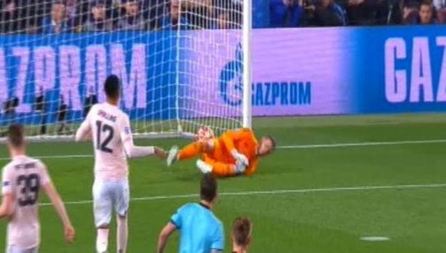 De Gea mắc sai lầm giúp Messi có được bàn thắng thứ hai
