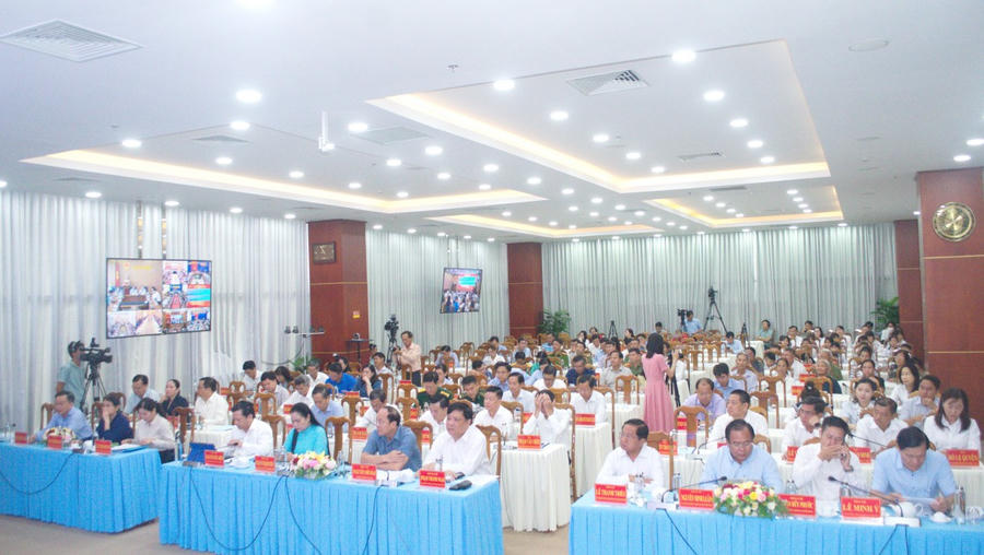 Đại biểu tham dự Hội nghị.