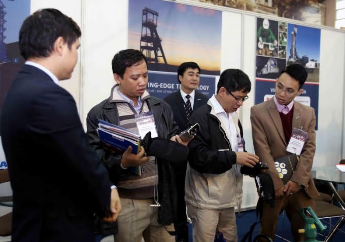 Tại triển lãm, nhiều đơn vị doanh nghiệp trao đổi kinh nghiệm với nhau (Ảnh Thanh Huyền).