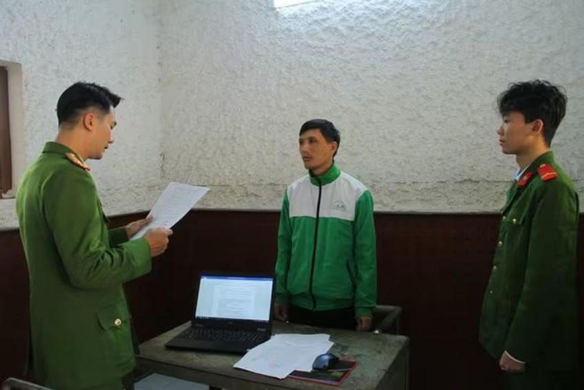 Cơ quan Cảnh sát điều tra Công an tỉnh Lào Cai ra quyết định khởi tố vụ án Giết người và ra quyết định bắt người bị giữ trong trường hợp khẩn cấp đối với Bùi Việt Đức. (Ảnh: Công an Lào Cai).
