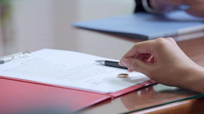 Gạo nếp gạo tẻ tập 54: Kh&aacute;n giả hả h&ecirc; khi C&ocirc;ng ăn trộm tiền bị t&igrave;nh nh&acirc;n bắt quả tang, nhục nh&atilde; đuổi khỏi nh&agrave;