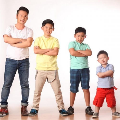 Bằng Kiều và ba cậu con trai với người vợ đầu - ca sĩ Phương Trinh.