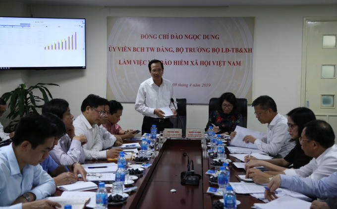 Bộ trưởng Đào Ngọc Dung phát biểu tại buổi làm việc với BHXH Việt Nam