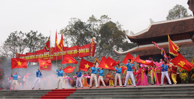 Hình ảnh Thủ đô anh hùng ngày càng giàu đẹp, văn minh, hiện đại cũng xuất hiện ở cuối chương trình.