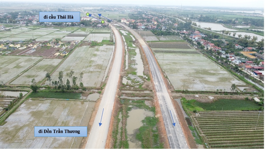 Tuyến số 2 nối hai Đền Trần Thương (huyện Lý Nhân, Hà Nam) với Khu di tích Đền Trần (TP. Nam Định), hiện đã hoàn thành phần nền đường, một số đoạn đã được đơn vị thi công thảm bê tông nhựa, là một trong những nút giao thông quan trọng của dự án kết nối với cầu Thái Hà và tuyến đường cao tốc Hà Nội- Hưng Yên. Do Công ty cổ phần đầu tư Xây dựng và Kỹ thuật VNCN.E&C (VINACONEC-E&C) thi công. (Ảnh: Trung Nghĩa)