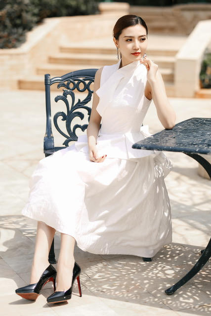 Hoa hậu Ngọc Duyên tinh khôi chấm thi Miss Tourism ở Vũng Tàu