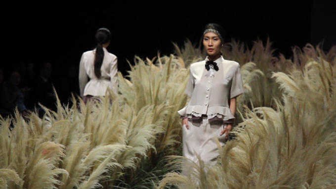 Bản tin Thời trang Plus số 11: Đêm Ready To Wear đầu tiên tại tuần lễ thời trang Việt Nam Thu Đông 2017