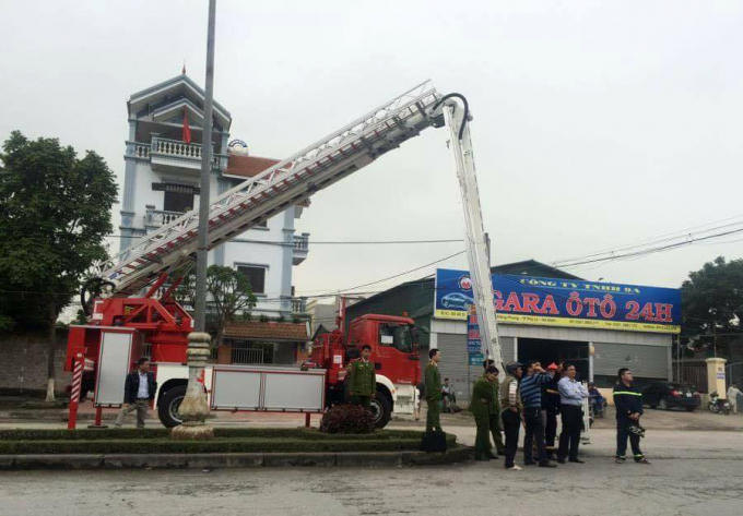 Lực lượng chức năng đã nhanh chóng đến hiện trường để xử lý vụ việc.