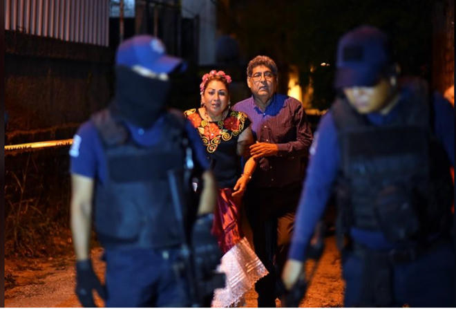 Người dân sững sờ trước vụ tấn công đẫm máu xảy ra tại một bữa tiệc gia đình. Ảnh: Reuters