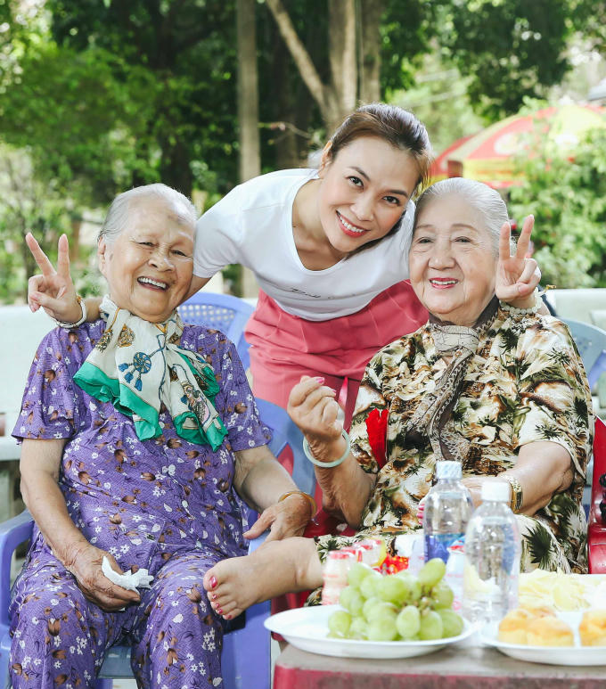 Mỹ Tâm tự đệm đàn, hát nhạc phim dành tặng nghệ sĩ lớn tuổi