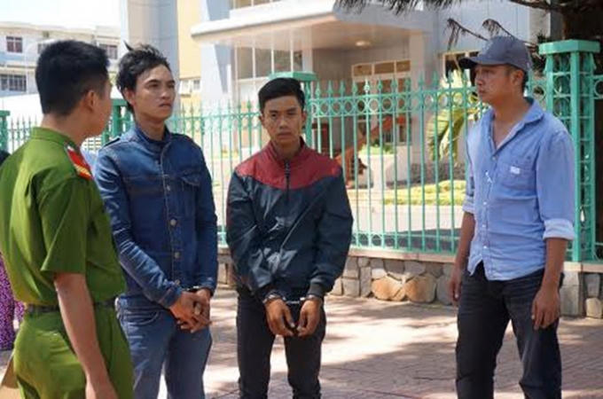 Hai đối tượng Huỳnh Đức Phúc và Võ Hoàng Tân bị cơ quan công an bắt giữ.