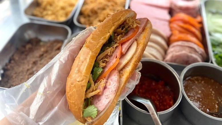 Bộ Y tế yêu cầu điều tra, xử lý vụ nghi ngộ độc thực phẩm sau ăn bánh mỳ ở TP.HCM.