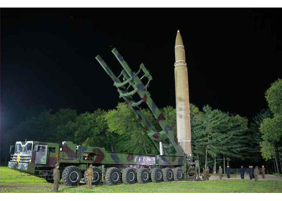 Triều Tiên công bố hình ảnh vụ thử tên lửa ICBM Hwasong-14.