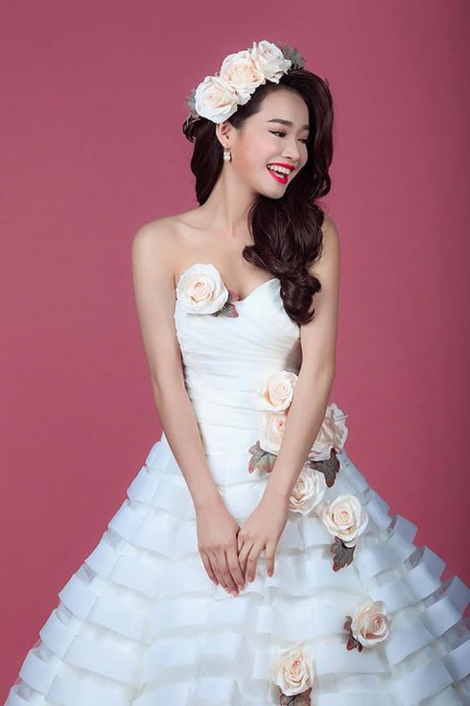 Dân mạng 'phát sốt' với ảnh váy cưới của 'cô dâu tháng 9' Nhã Phương