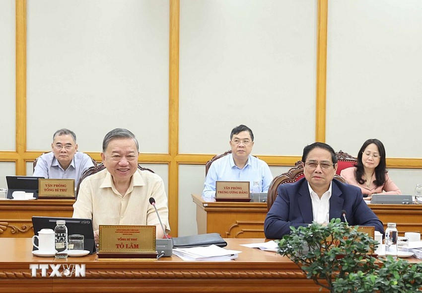 Tổng Bí thư Tô Lâm và Thủ tướng Phạm Minh Chính tại cuộc họp Bộ Chính trị, Ban Bí thư sáng 4/7. (Ảnh: TTXVN)