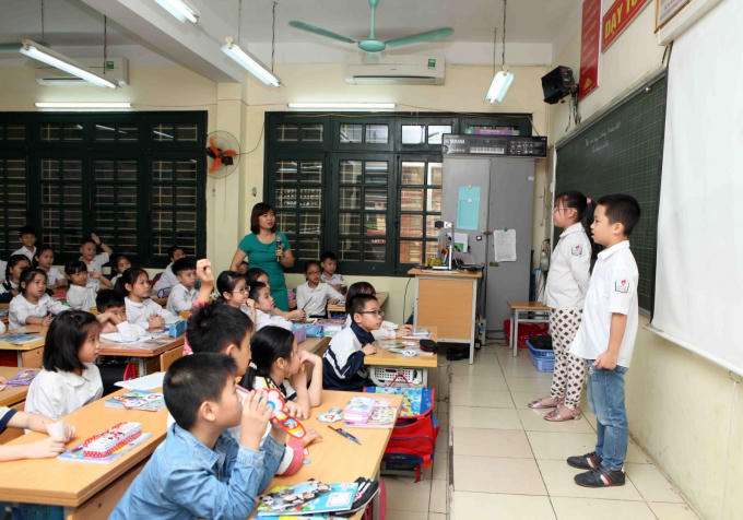 Quá tải sĩ số là một trong những rào cản của mục tiêu nâng cao chất lượng giáo dục. Ảnh: TTXVN