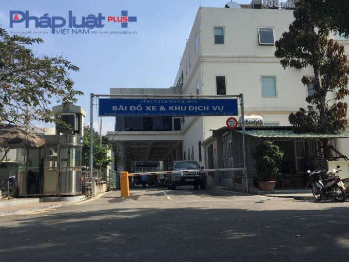 Nhìn từ phía sau, ta có thể thấy rõ công trình được xây 3 tầng nổi, sai GPXD.