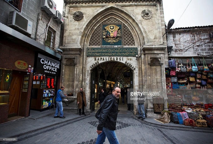 Chợ Grand Bazaar thu hút 91 triệu lượt khách mỗi năm. Bạn có thể dành cả ngày lang thang tại khu chợ khổng lồ này mà không thấy chán. Ảnh: Gettyimages/Bloomberg.