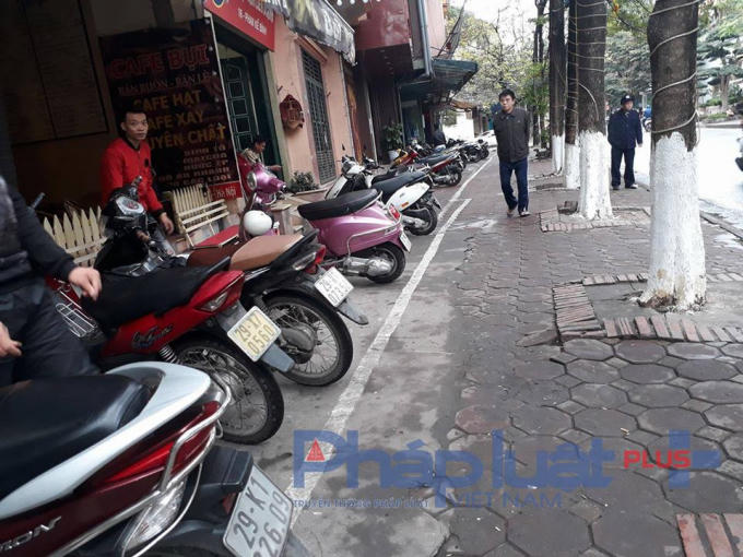 Vỉa hè được trả lại cho người đi bộ.