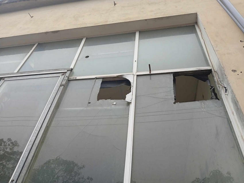 Cơ quan thanh tra cũng đã chỉ ra việc Công ty TNHH MTV Quản lý và phát triển nhà Hà Nội đã để lấn chiếm vỉa hè, hạ tầng ngoài nhà trong khuôn viên khu nhà ở để xây dựng công trình, cho thuê lại; để 6 đơn vị sử dụng các phần diện tích theo thiết kế là sảnh chính, phòng để xe đạp, phòng bảo vệ, phòng chờ, hành lang, phòng bưu điện, thư báo...