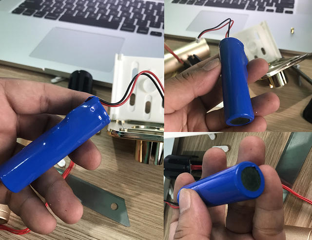 Viên pin bên trong micro karaoke