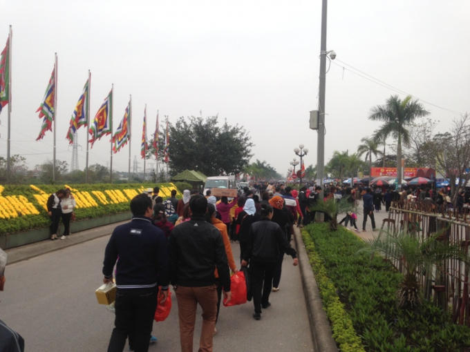 Mọi nẻo đường hướng về trung tâm khai Ấn ngày một đông.