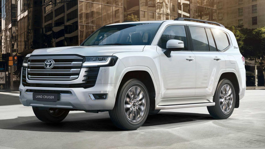 Toyota lên tiếng giải thích lý do “cấm” khách mua Land Cruiser 2022 bán lại xe