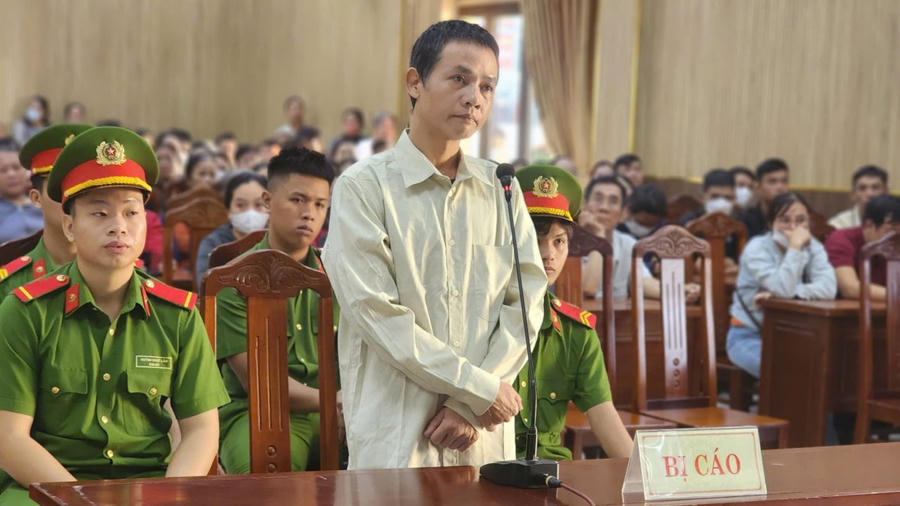 Bị cáo Đoàn Việt Nam tại phiên tòa xét xử lưu động 16/11.