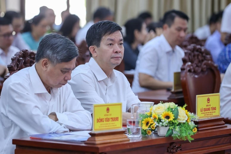 Các đại biểu tham dự hội nghị.