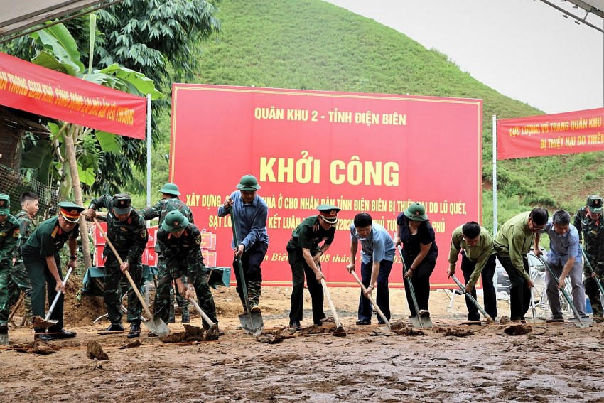 Tại xã Mường Luân, tỉnh Điện Biên đã khởi công xây dựng, sửa chữa hơn 300 ngôi nhà cho người dân bị ảnh hưởng bởi mưa lũ. Ảnh: ĐB.