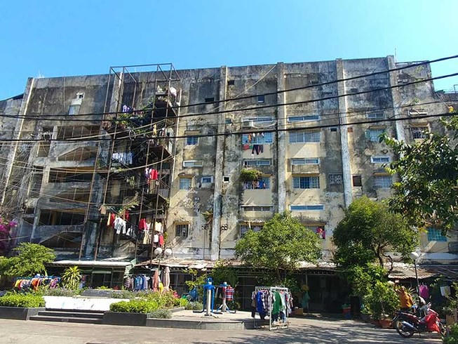 Địa ốc 7AM: Chung cư ‘nát’ uy hiếp an toàn hàng trăm hộ dân, mời thầu khi công trình đã hoàn thành