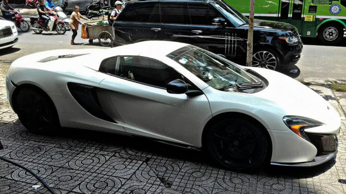 Đặng Lê Nguyên Vũ bán McLaren 650S Spider màu trắng.
