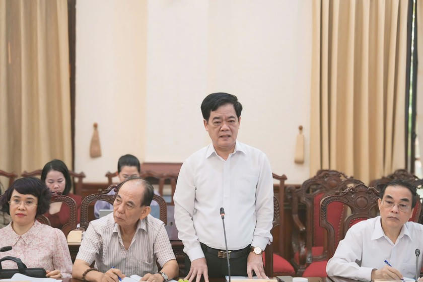TS. Nhị Lê - nguyên Phó Tổng biên tập Tạp chí Cộng sản phát biểu tại Toạ đàm.
