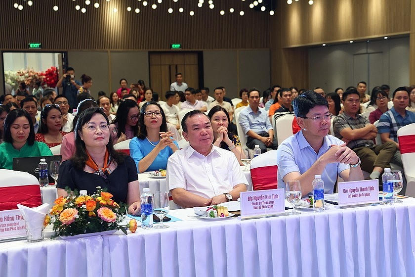 Ông Nguyễn Thanh Tịnh - Thứ trưởng Bộ Tư pháp, ông Nguyễn Kim Tinh - Phó Bí thư thường trực Đảng ủy Bộ Tư pháp,