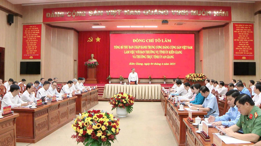 Lãnh đạo Chính phủ, bộ, ban, ngành Trung ương cùng lãnh đạo hai tỉnh Kiên Giang và An Giang tại buổi làm việc