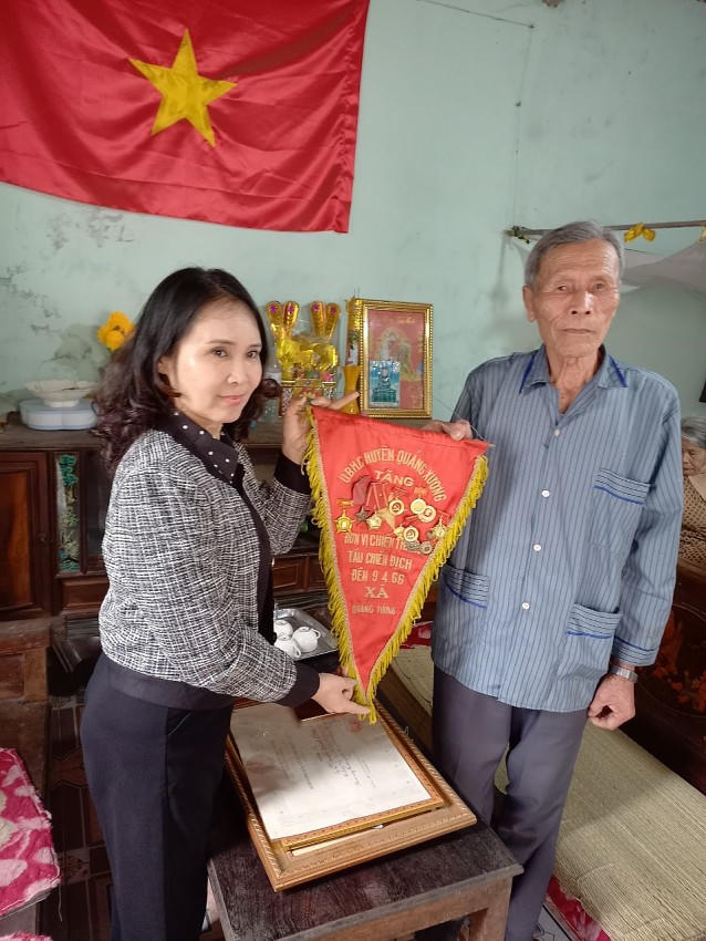 Phóng viên thăm gia đình ông Nguyễn Đình Chấn trong ngày đầu xuân năm mới.