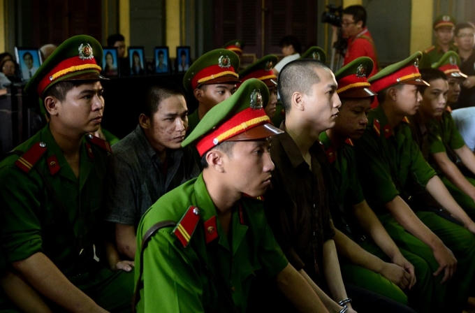 Nguyên Hải Dương, Trần Định Thoại tại phiên tòa phúc thẩm. Trong phiên sơ thẩm, Dương bị tuyên tử hình, Thoại bị tuyên 16 năm tù.