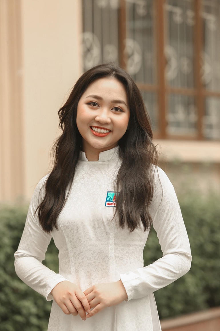 Vốn là một học sinh thiên hướng xã hội, Mai Linh gây