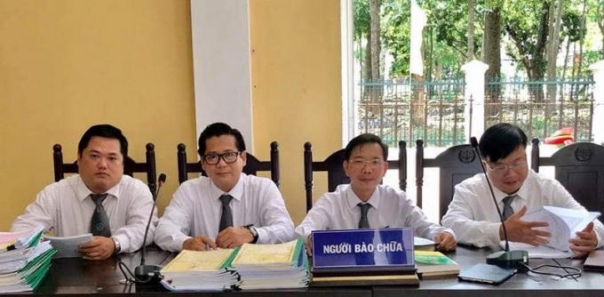 Những luật sư đã đưa vụ án ra ánh sáng.